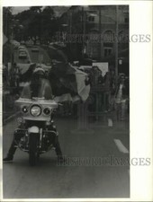 1985 Press Photo Police Escort