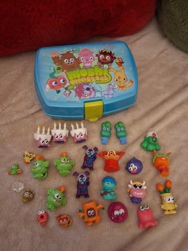 Moshi monsters figure bundle - moshi,
