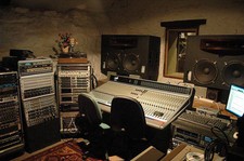 16 TRACK RECORDING STUDIO £55 PER HOUR, FREE TAPE HIRE