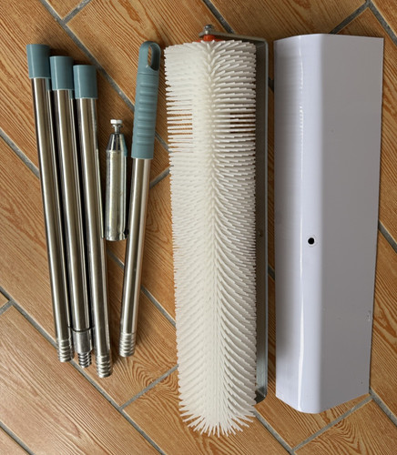 Self levelling floor spiked - self-levelling,
