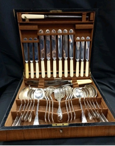 Silver plate wooden canteen - silver,