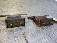 NISSAN ALMERA 5 DOOR HATCHBACK 2000-2006 BOOTLID HINGES PAIR SET RED