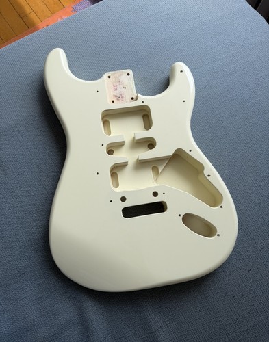 Small crack fender squier - small,