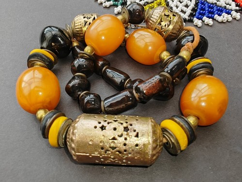Amber bakelite kazuri - amber, style
