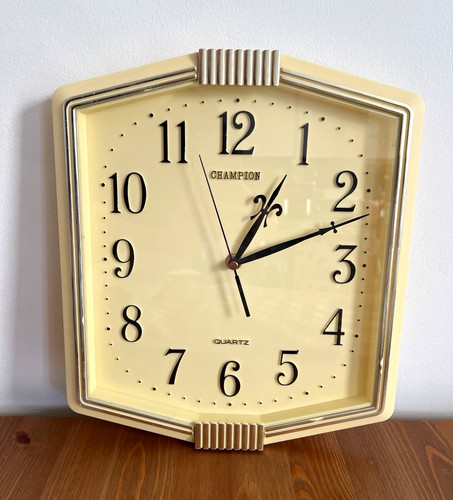 Champion quartz analogue - quartz,