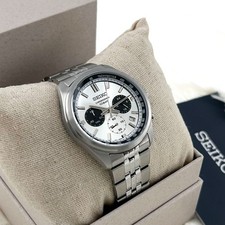 Seiko SSB425 Essentials Series