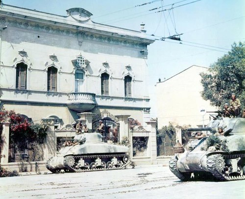 Ww2 color photo sherman - m4,