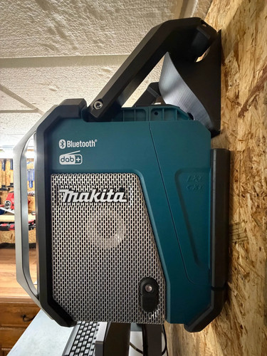 Makita dmr115 dab radio wall - makita,