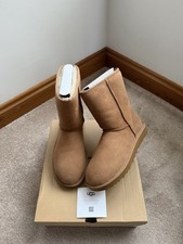 GENUINE UGG BOOTS W CLASSIC