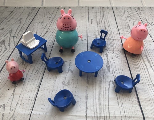 Peppa pig table and - peppa, chairs