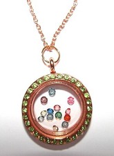 Floating living memory pendant