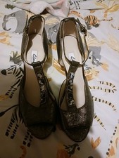 Ladies Clarks T Bar Court Leather Shoes Curtain Crush size 7 metallic . New 