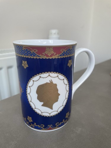 Royal worcester queen - royal,