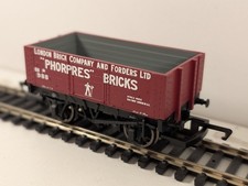 Hornby R6754 OO Gauge 6-Plank