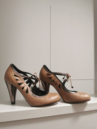 Kurt geiger beige and - , chrome