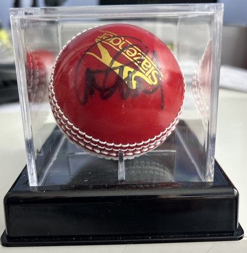 Graham gooch hand signed - graham,