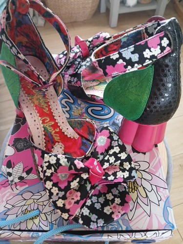 Stunning fun quirky irregular - stunning,
