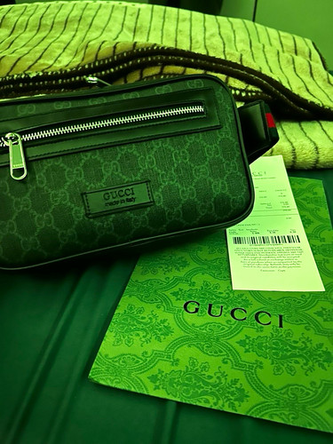 Authentic gucci supreme bum - authentic,