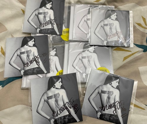 Nelly furtado signed cd - nelly,