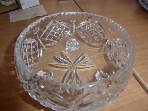 Gorgeous round crystal bowl - , on