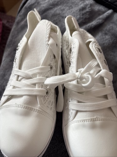 Brand new lacey light weight - brand,