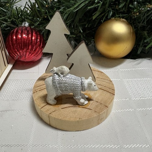 Small polar bear wooden - on,