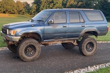 TOYOTA HILUX SURF BREAKING