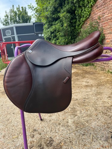 Cwd brown jumping saddle - jumping,