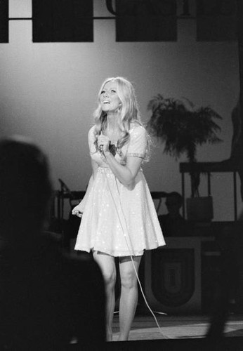 Irish singer clodagh rodgers - clodagh,