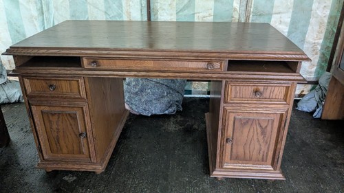 Large reproduction pedestal