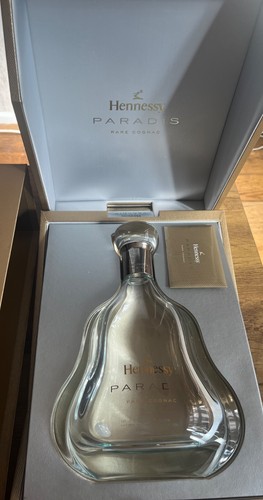 Empty hennessy paradis - paradis, with