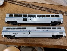 2x WALTHERS SUPERLINER II CARS