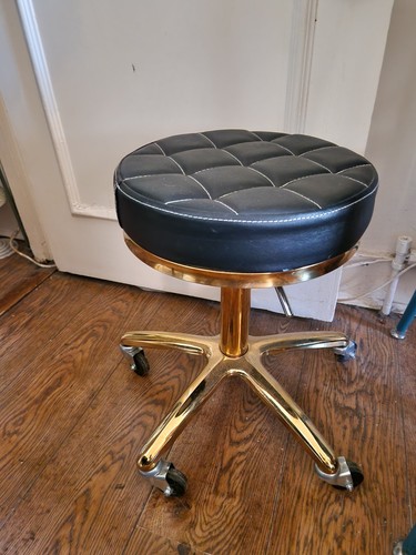 Black beauty salon - black,