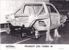 AUTOMOBILES PEUGEOT, PEUGEOT 205 TURBO 16, BODY FRAME FEVRIER 1983, PERIOD PHOTO