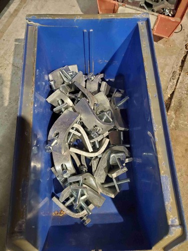 Crossarm mounting clamp for - mounting,