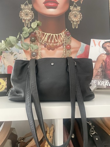 Yoshi black leather - black, shoulder