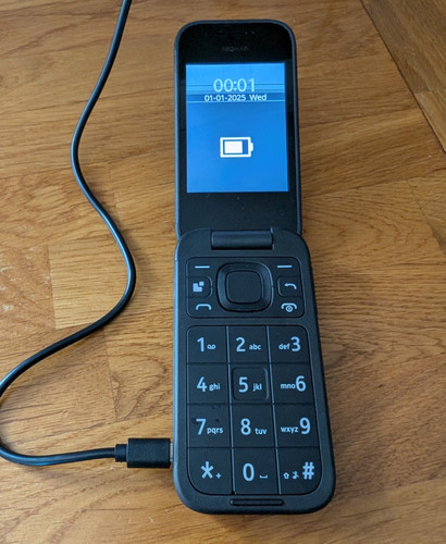 Nokia 2660 flip phone - flip,
