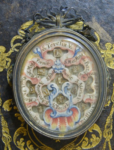 Shrine relicario relic