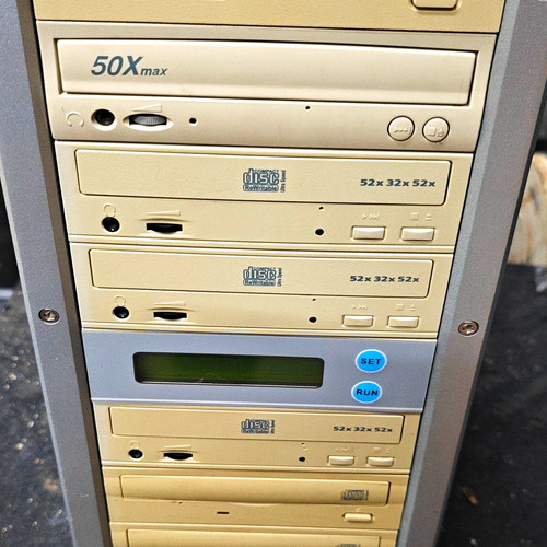 Target disc duplicator - cd-rw,