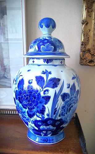 Large blue white royal - &,