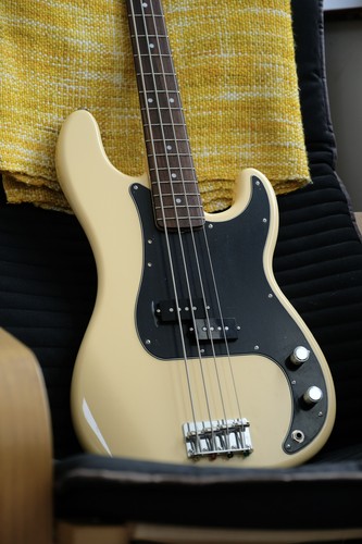 Fender made japan - fender, ii