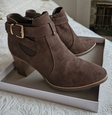 Ellie Goulding ~ Size 38 (UK