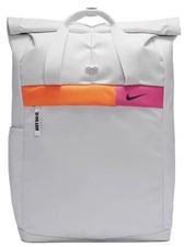 NIKE Unisex RADIATE School