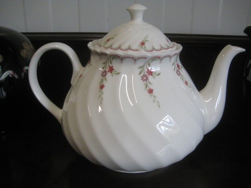 Large family sized wedgwood - family,