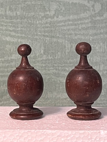 Pair inch victorian turned - 2.5,