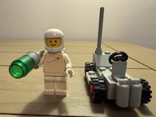 Lego space buggy - space:,