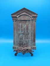 Studio Bronze Model door with