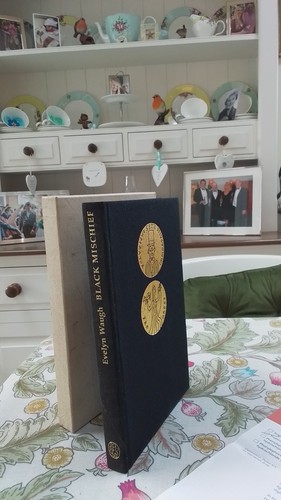Evelyn waugh black mischief - evelyn,