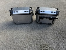 Triumph Genuine Pair Expedition Aluminium Panniers Complete With Carriers