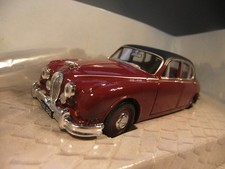 1:43 Corgi 01803 Jaguar 2.4